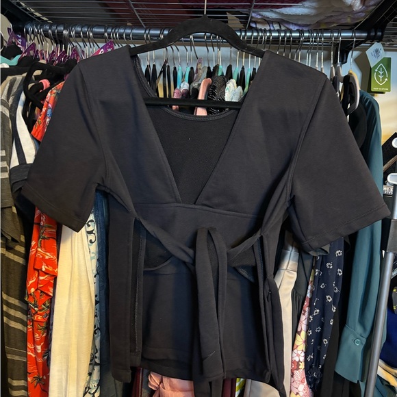 Nike Studio Yoga Dri-Fit Tie Back Women's Black Short Sleeve Top - Picture 2 of 5